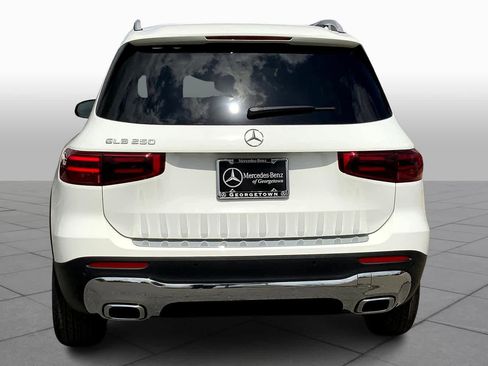 Used 2025 Mercedes-Benz GLB 250 image 5