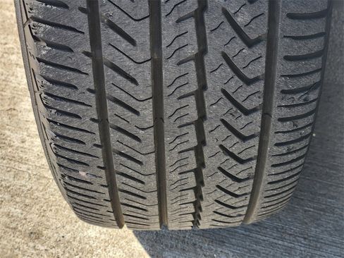 Used 2019 Toyota Prius XLE image 11