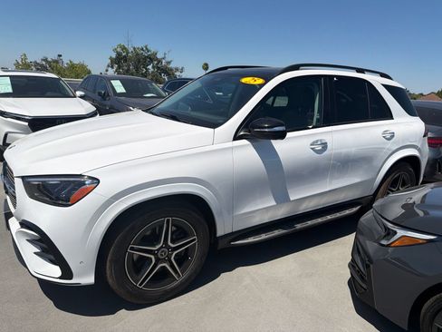 Used 2025 Mercedes-Benz GLE 450e 4MATIC image 2