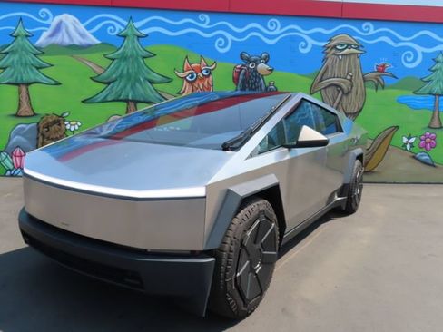 Used 2024 Tesla Cybertruck AWD Crew Cab image 4