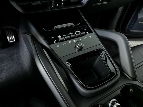 New 2026 Porsche Cayenne GTS image 19