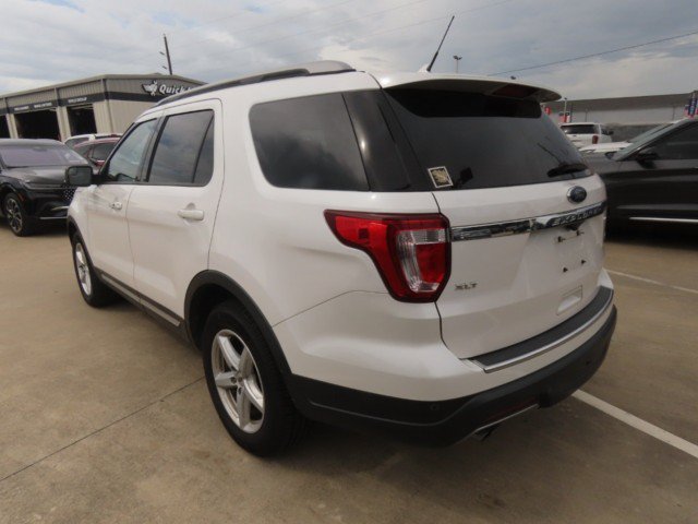 Used 2018 Ford Explorer XLT w/ Equipment Group 202A FWD image 15