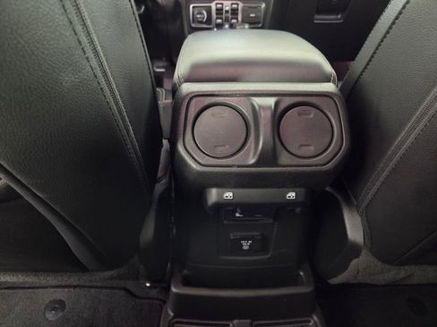 Used 2022 Jeep Wrangler Unlimited Sahara image 24