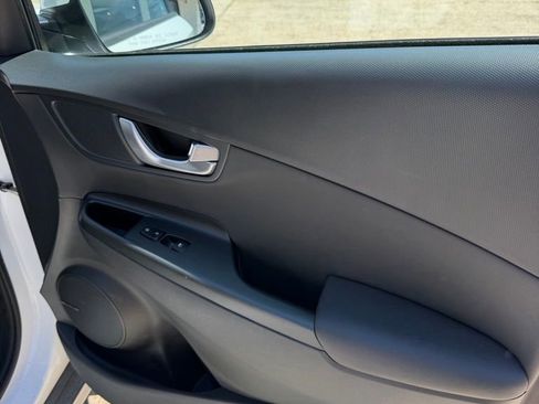 Used 2022 Hyundai Kona Limited FWD image 21