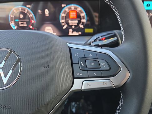 New 2026 Volkswagen Tiguan SE image 16