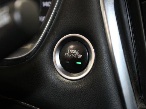 Used 2021 Chevrolet Traverse RS FWD image 46