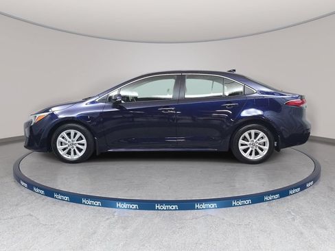 Used 2025 Toyota Corolla XLE FWD image 9