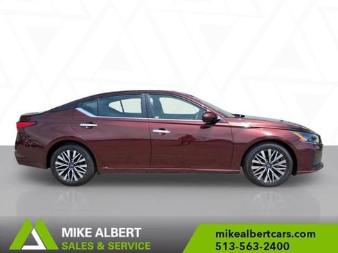 Used 2023 Nissan Altima 2.5 SV FWD image 8