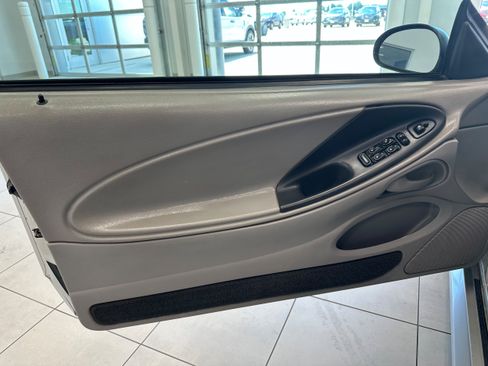 Used 2001 Ford Mustang Premium RWD image 11