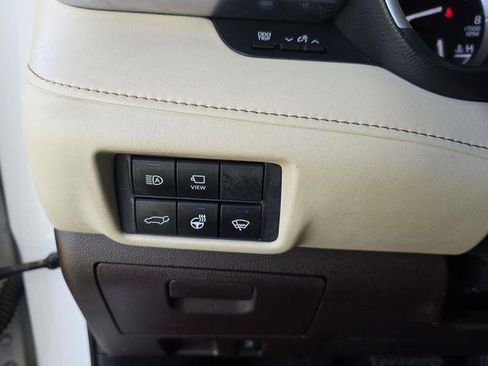 Certified 2021 Toyota Highlander Platinum FWD image 31