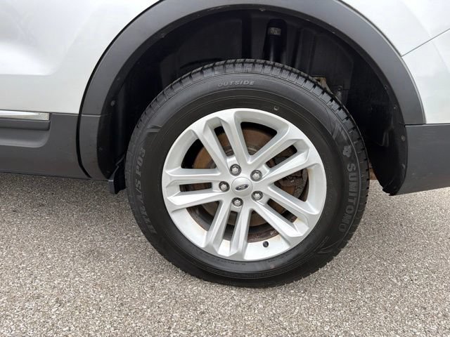 Used 2015 Ford Explorer XLT w/ Equipment Group 201A AWD/4WD image 34