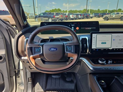 Used 2025 Ford Expedition King Ranch AWD/4WD image 27