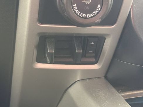 Used 2019 Ford F150 Lariat w/ Equipment Group 502A Luxury AWD/4WD image 9