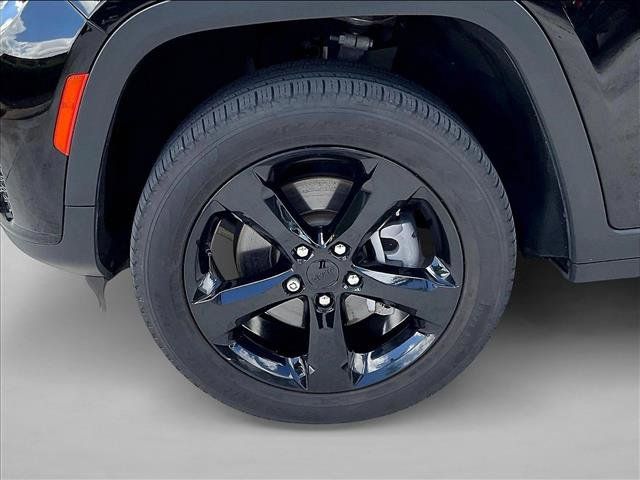 Used 2024 Jeep Grand Cherokee L Limited w/ Black Appearance Package AWD/4WD image 8