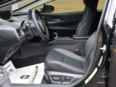 Used 2025 Toyota Prius AWD image 19