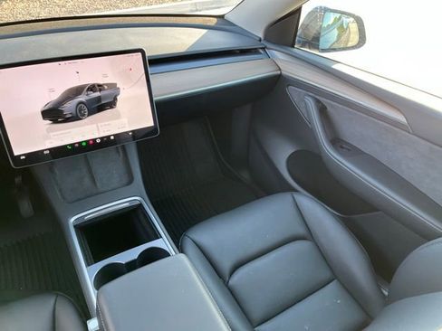 Used 2025 Tesla Model Y Long Range AWD/4WD image 10