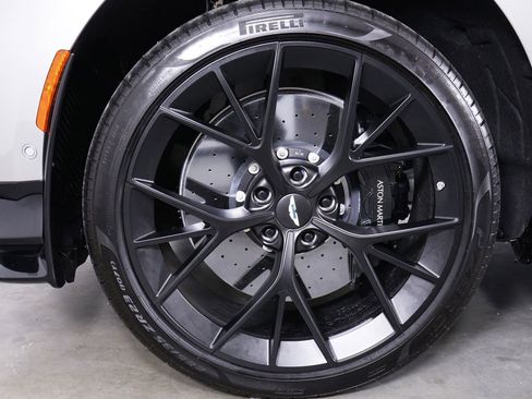 Used 2025 Aston Martin DBX 707 image 13