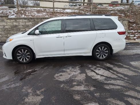 Used 2019 Toyota Sienna LE image 6