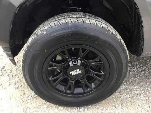 Used 2022 Toyota Tacoma SR image 9