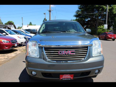 Used 2011 GMC Yukon XL SLT w/ SLT-2 Equipment Package AWD/4WD image 2