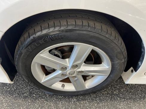 Used 2014 Toyota Camry SE FWD image 36