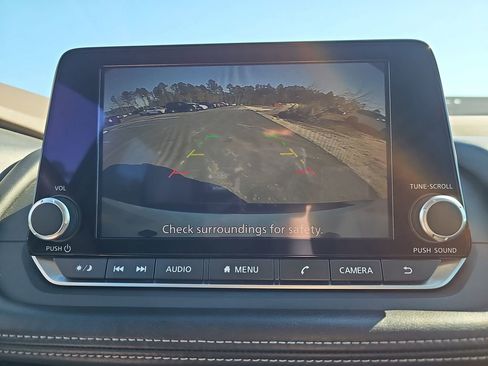 Used 2023 Nissan Rogue S image 29