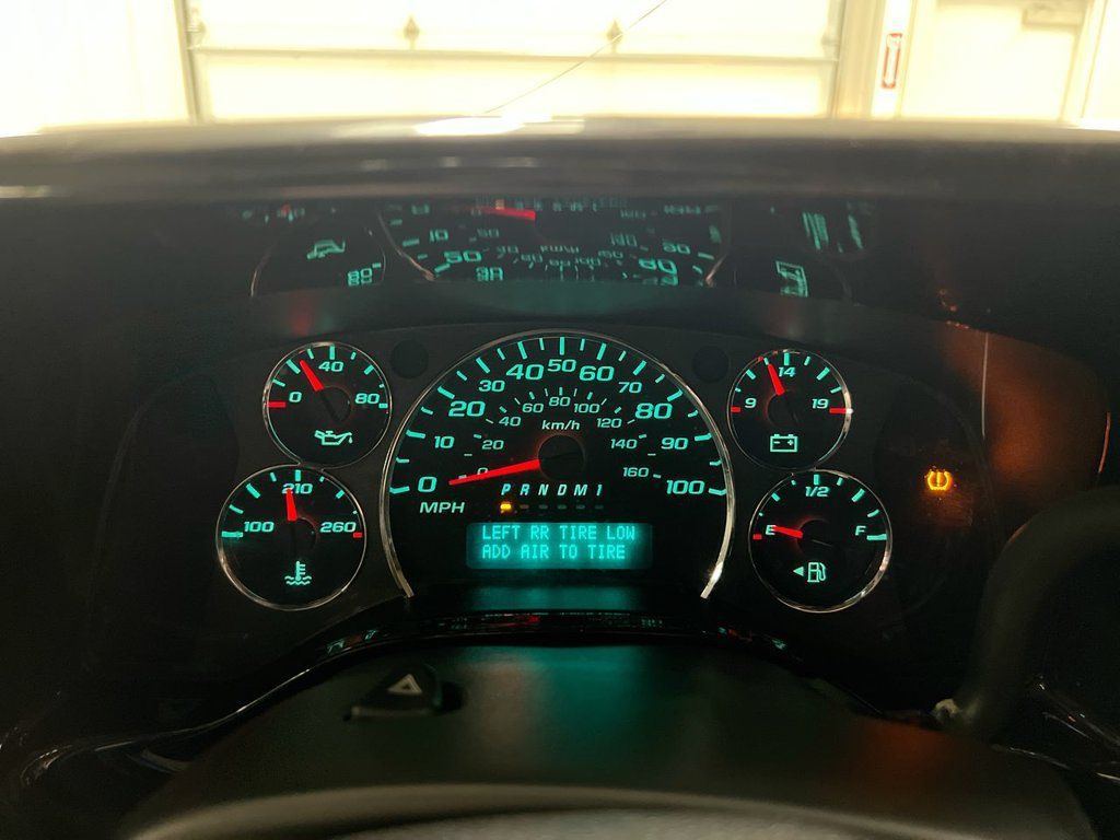 Used 2016 Chevrolet Express 2500 RWD image 12