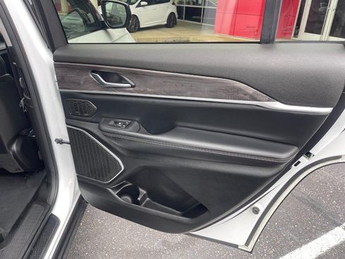Used 2022 Jeep Grand Cherokee L Limited AWD/4WD image 19