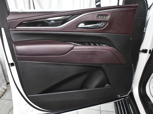 Used 2023 Cadillac Escalade ESV Sport Platinum w/ LPO, ONYX Package AWD/4WD image 9