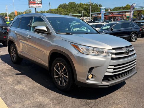 Used 2019 Toyota Highlander XLE AWD/4WD image 5