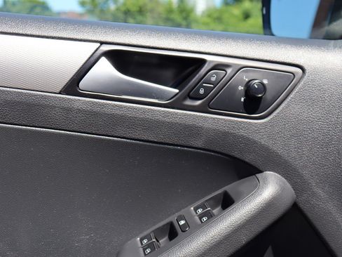 Used 2018 Volkswagen Jetta SE FWD image 38