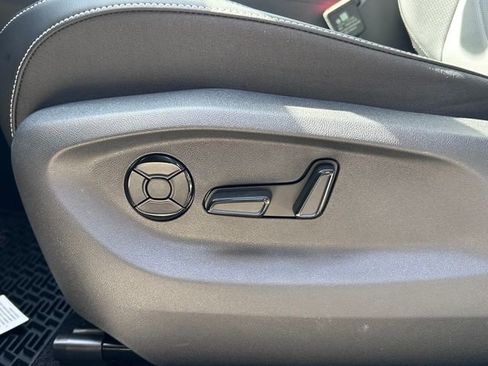 New 2026 Volkswagen Tiguan SE FWD image 19