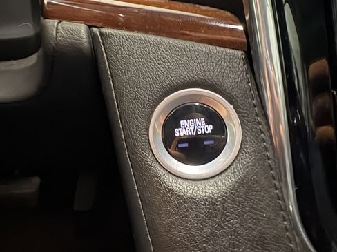 Used 2017 Cadillac Escalade Luxury image 14