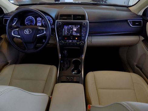 Used 2017 Toyota Camry XLE w/ Moonroof Package FWD image 11