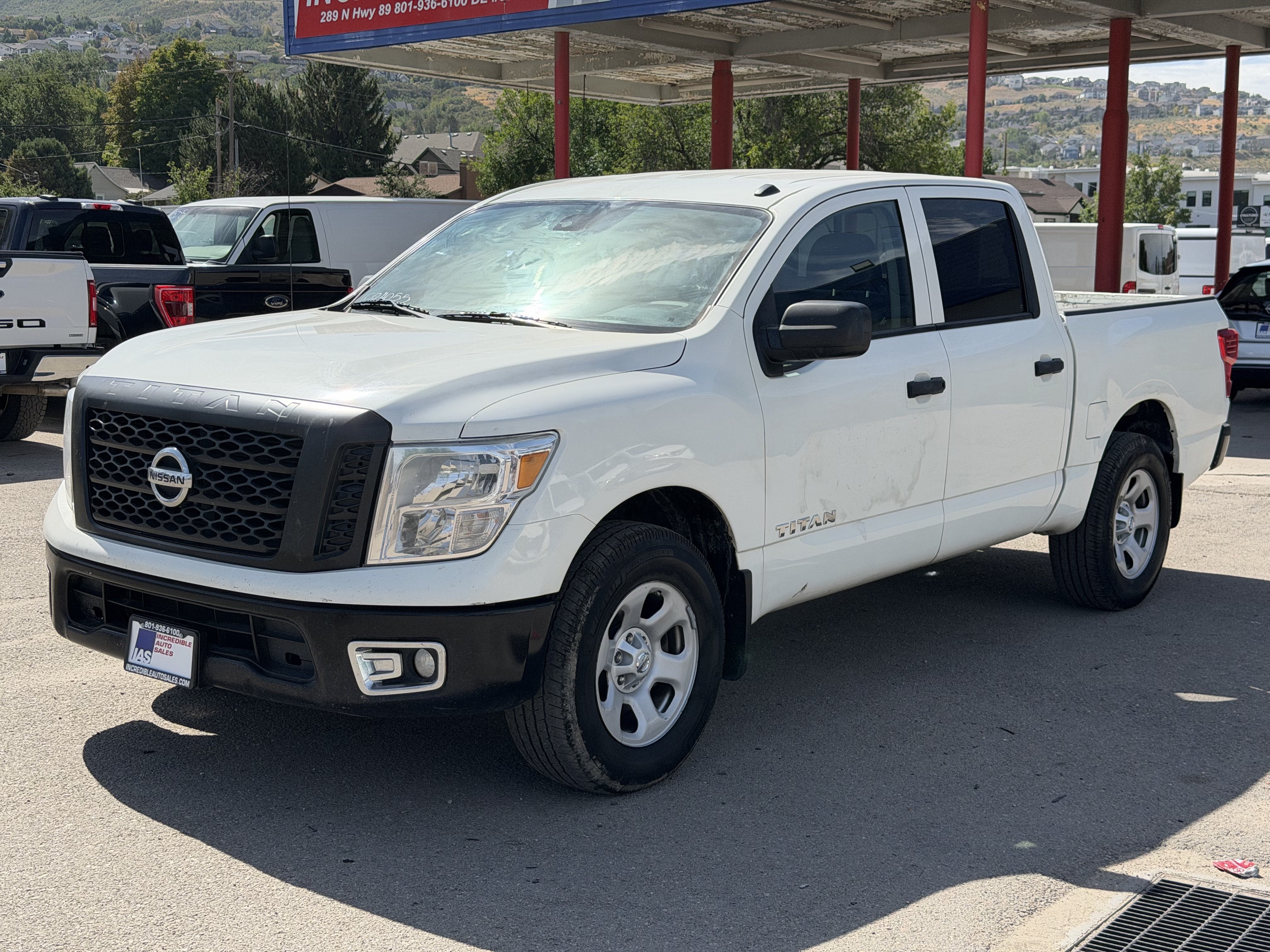 Used 2019 Nissan Titan S AWD/4WD image 2