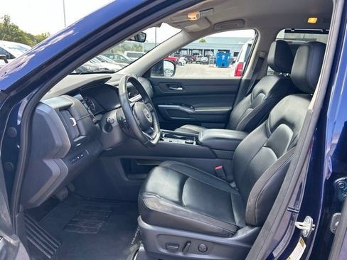 Used 2024 Nissan Pathfinder SL w/ Black Appearance Package AWD/4WD image 25