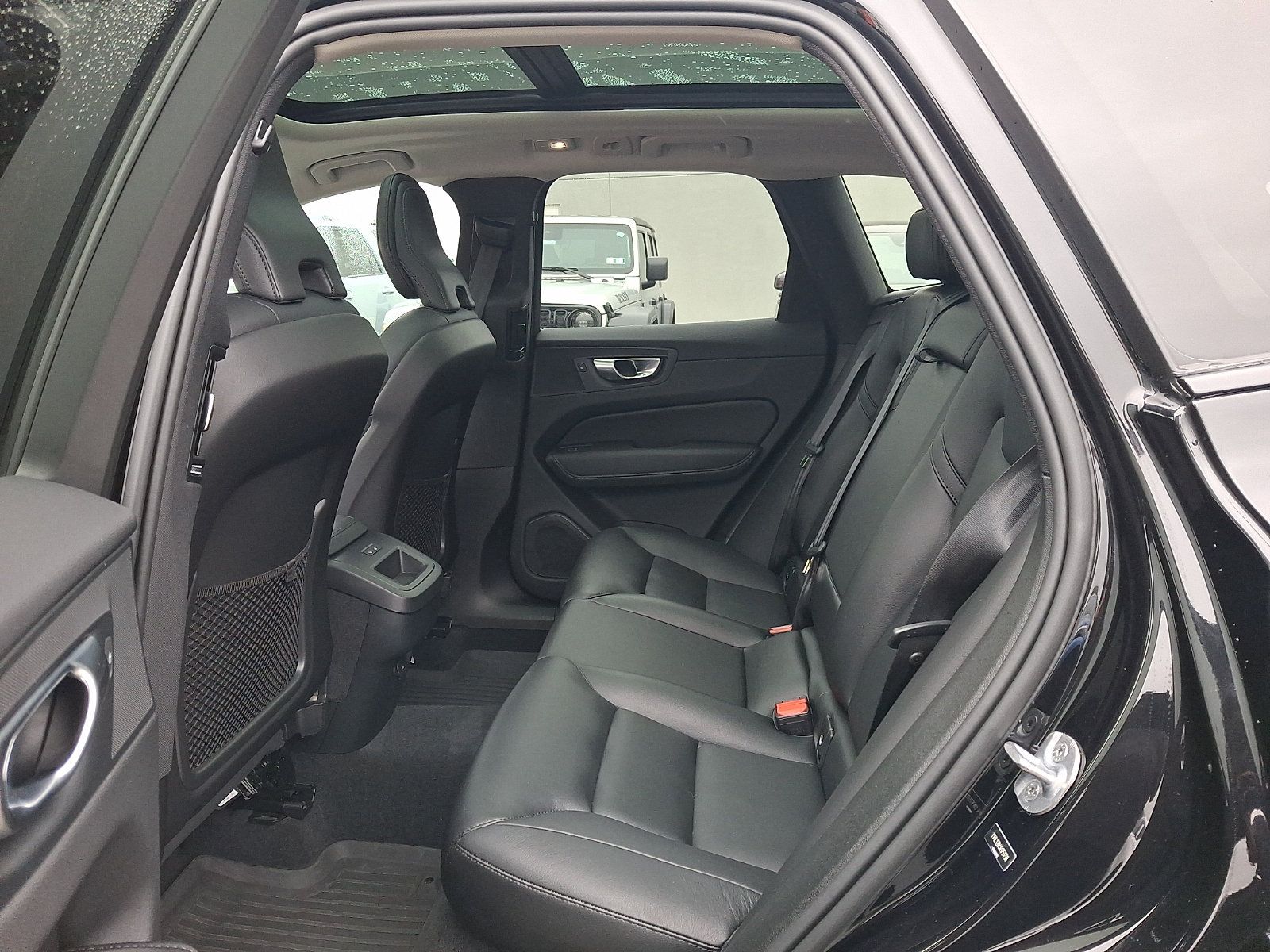 Used 2024 Volvo XC60 B5 Core w/ Protection Package Premier AWD/4WD image 10