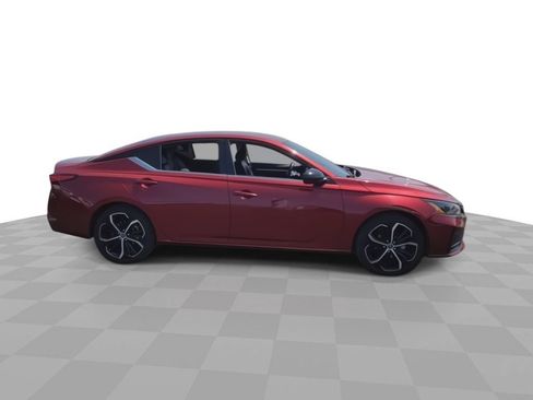 Used 2023 Nissan Altima 2.5 SR FWD image 9