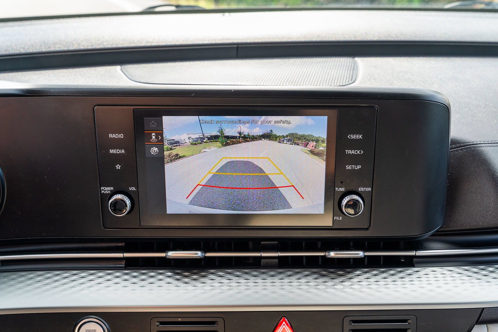 Used 2023 Kia Carnival LX FWD image 28