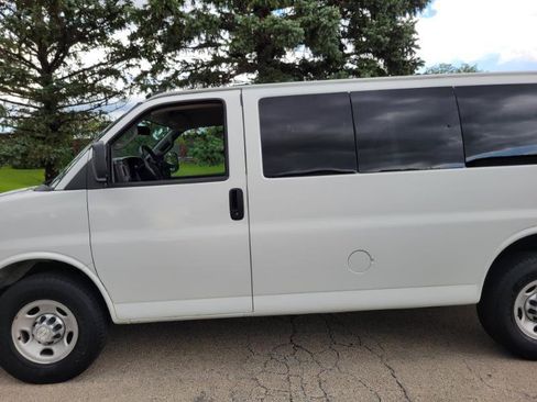 Used 2017 Chevrolet Express 2500 LS RWD image 18