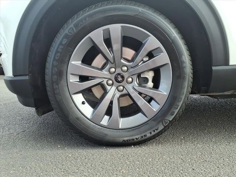 Used 2022 Ford Explorer XLT w/ Equipment Group 202A image 9