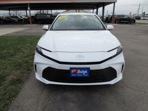 Used 2025 Toyota Camry LE w/ Convenience Package image 8