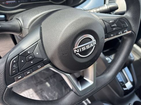 Used 2025 Nissan Versa SV FWD image 27