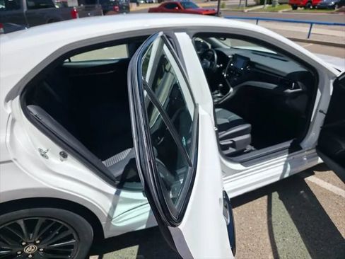 Used 2022 Toyota Camry SE w/ Convenience Package FWD image 18