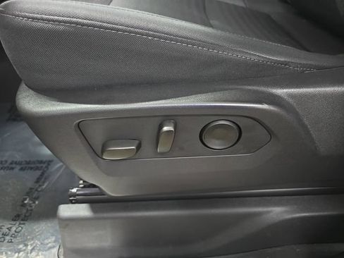 Used 2025 Chevrolet Silverado 1500 LT AWD/4WD image 31
