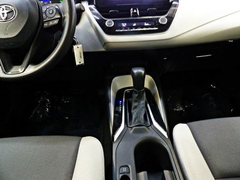 Used 2025 Toyota Corolla LE FWD image 23
