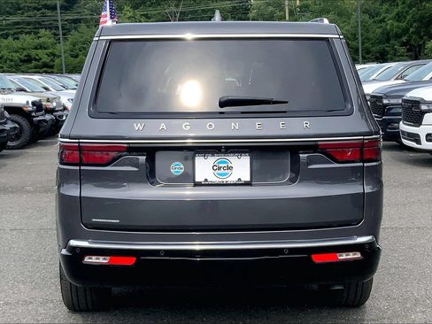 Certified 2023 Jeep Wagoneer 4WD w/ Premium Group I image 4