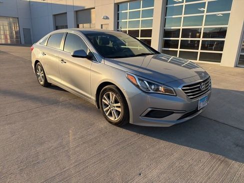 Used 2016 Hyundai Sonata SE image 3