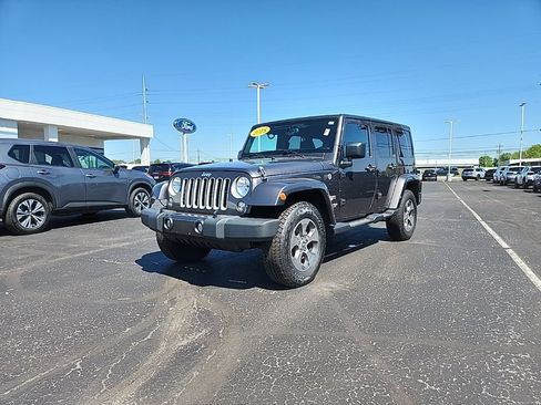 Used 2018 Jeep Wrangler Unlimited Sahara w/ Connectivity Group AWD/4WD image 9