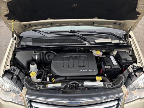 Used 2012 Chrysler Town & Country Touring-L w/ Trailer Tow Group image 23